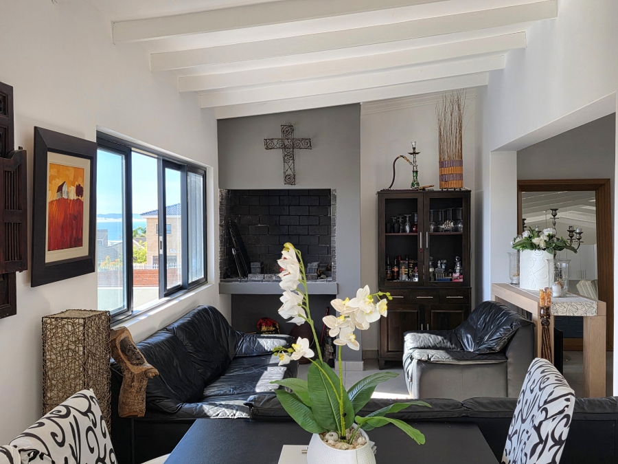 3 Bedroom Property for Sale in Wavecrest Eastern Cape